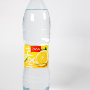 Citrinų ir žaliųjų citrinų gazuotas stalo vanduo "Rasa light", 1,5 l